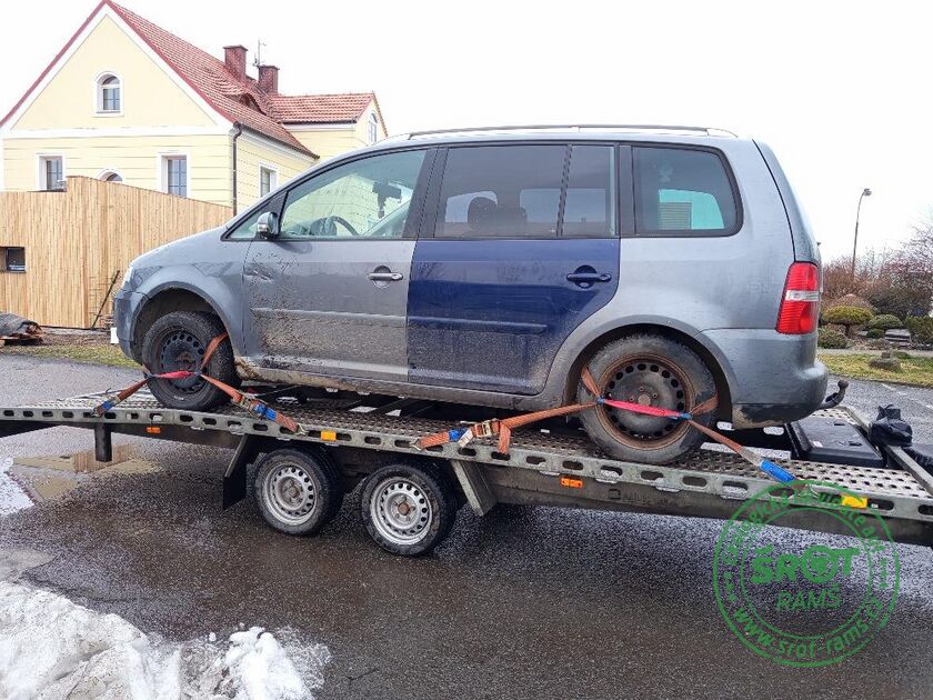 VOLKSWAGEN TOURAN, R. 2004, 103 KW, 2.0