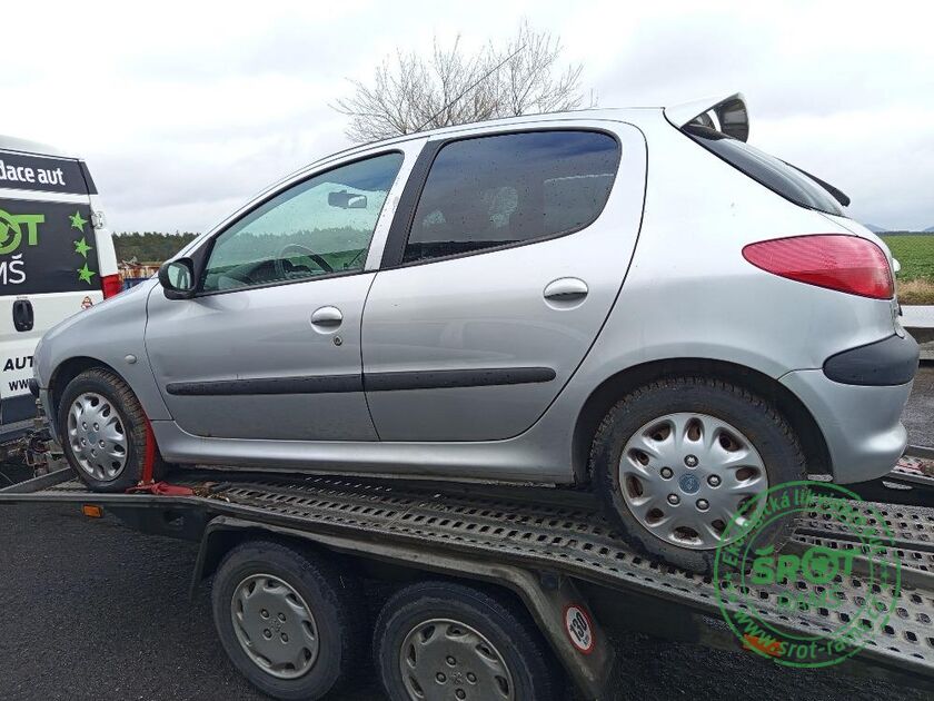 PEUGEOT 206, R. 2003, 66 KW, 2.0