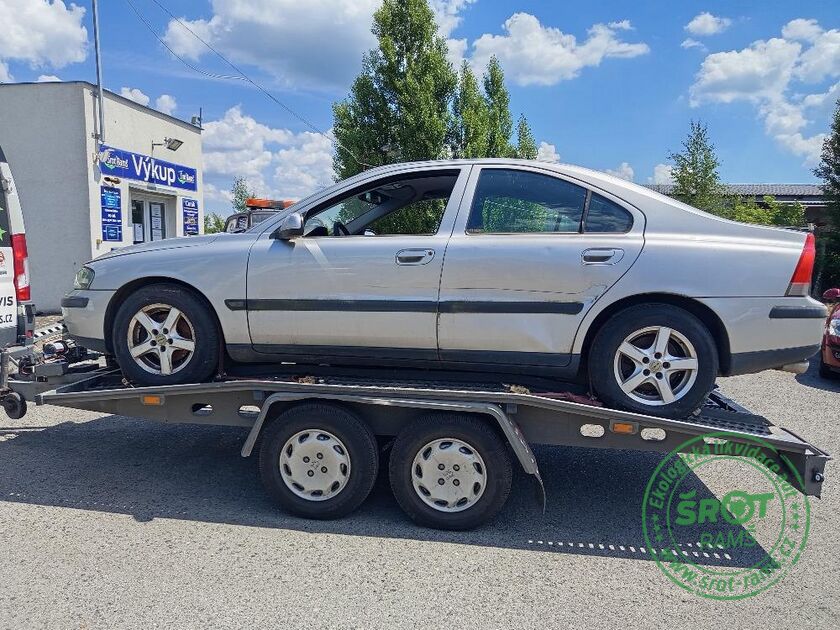 VOLVO S60, R. 2001, 103 KW, 2.4, TYP: B5244S2